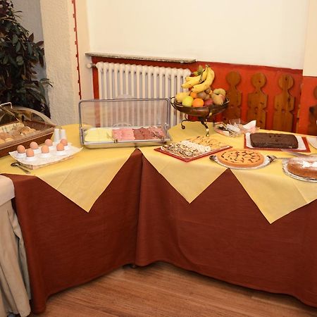 Albergo Altavilla ตีราโน ภายนอก รูปภาพ