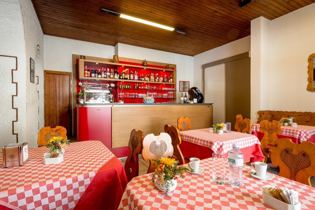 Albergo Altavilla ตีราโน ภายนอก รูปภาพ