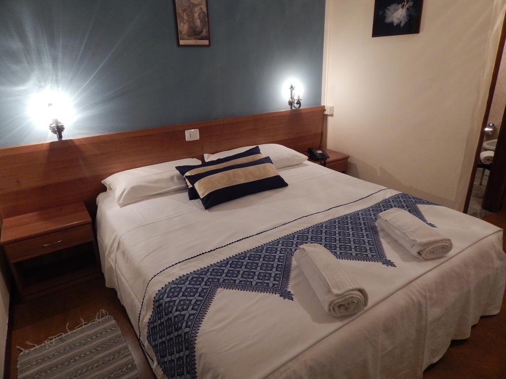 Albergo Altavilla ตีราโน ภายนอก รูปภาพ