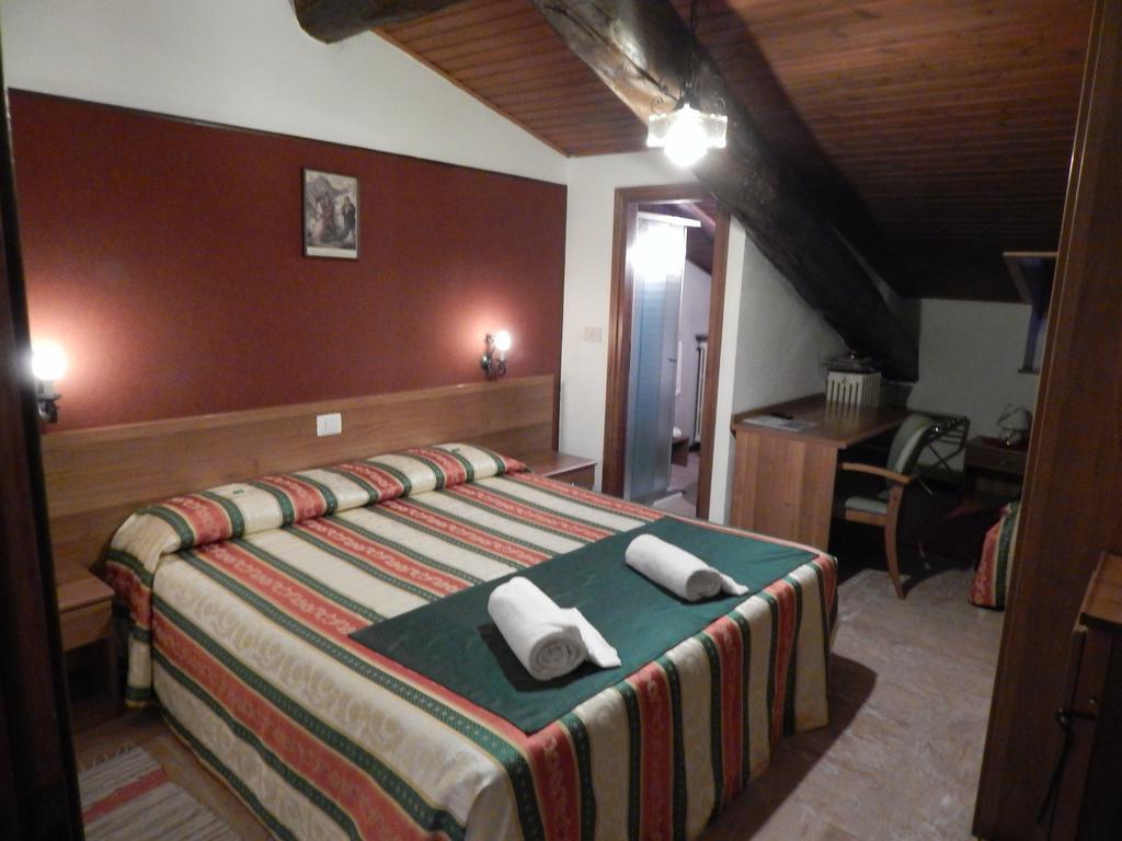 Albergo Altavilla ตีราโน ภายนอก รูปภาพ