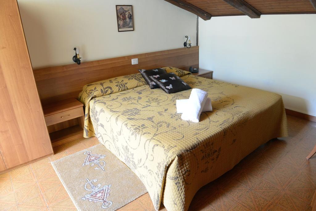 Albergo Altavilla ตีราโน ภายนอก รูปภาพ