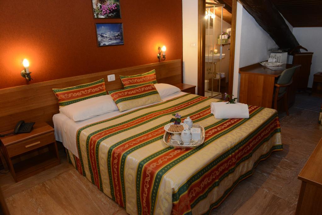 Albergo Altavilla ตีราโน ภายนอก รูปภาพ