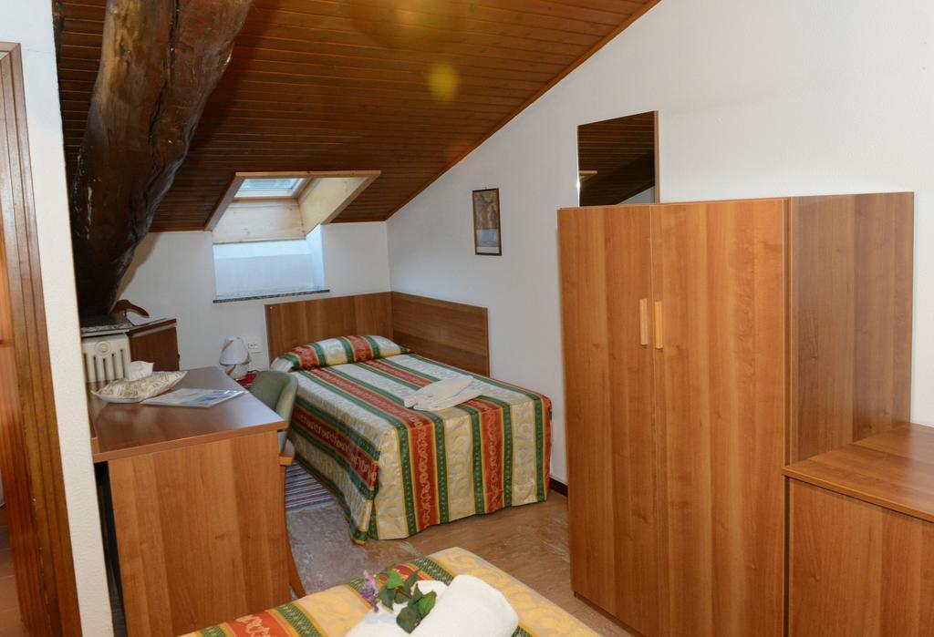 Albergo Altavilla ตีราโน ภายนอก รูปภาพ