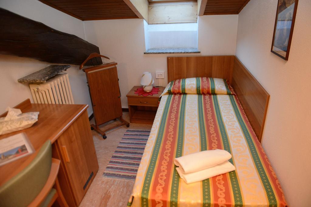 Albergo Altavilla ตีราโน ภายนอก รูปภาพ
