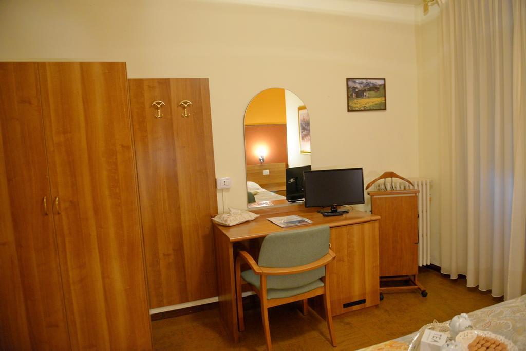 Albergo Altavilla ตีราโน ภายนอก รูปภาพ