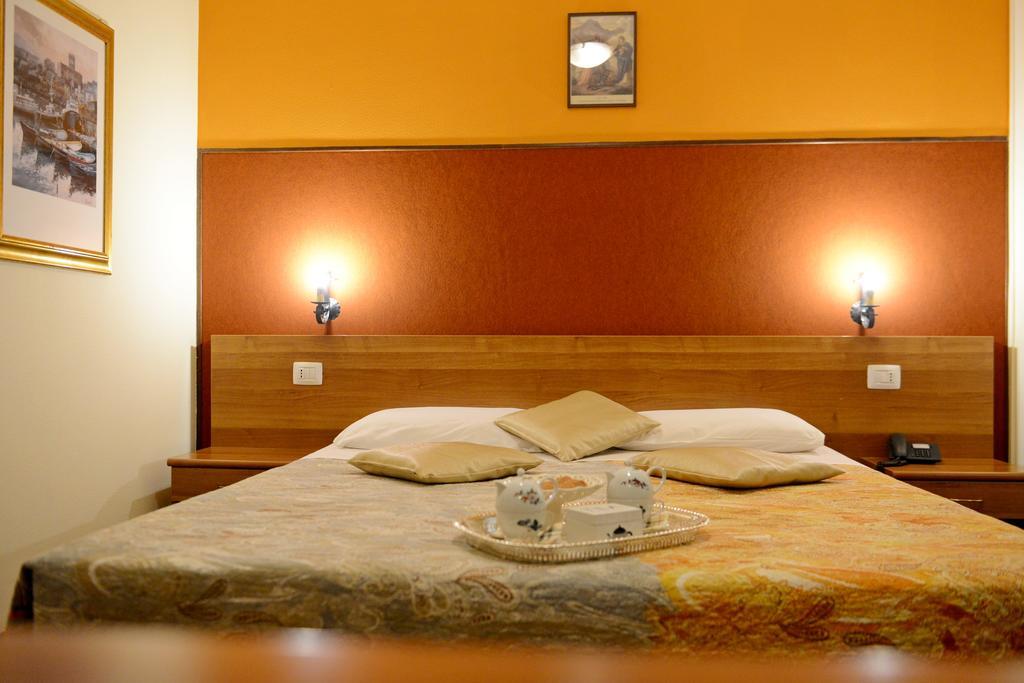Albergo Altavilla ตีราโน ภายนอก รูปภาพ