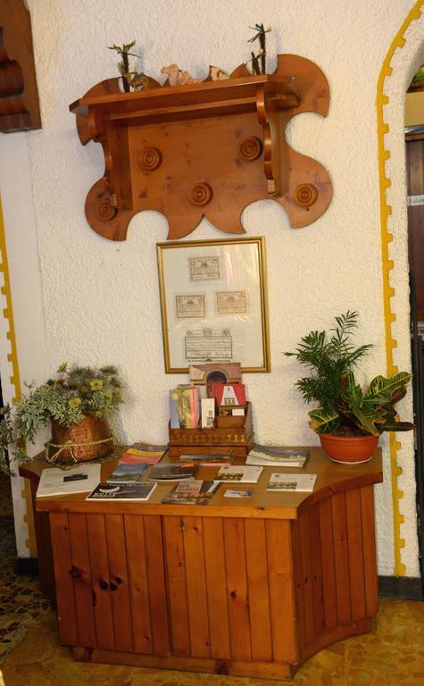 Albergo Altavilla ตีราโน ภายนอก รูปภาพ
