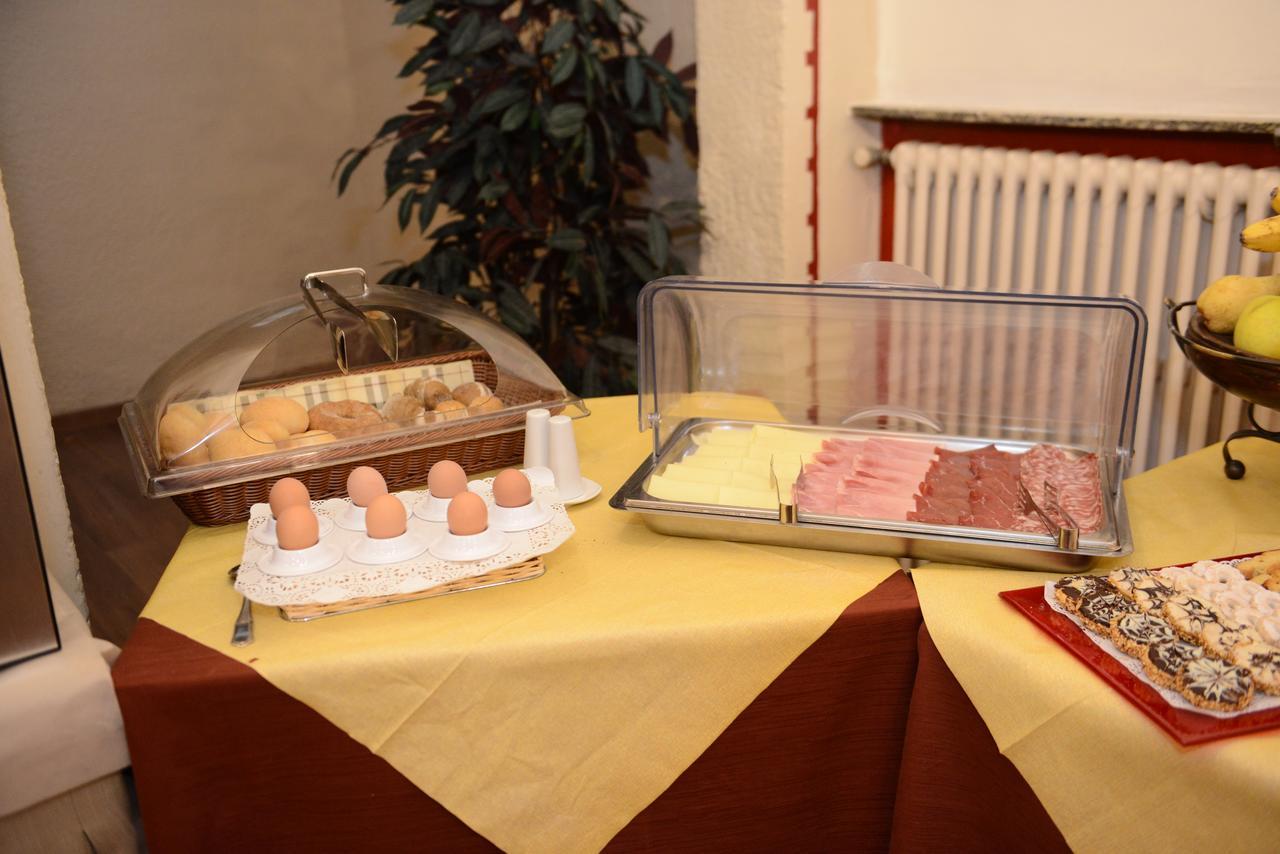Albergo Altavilla ตีราโน ภายนอก รูปภาพ